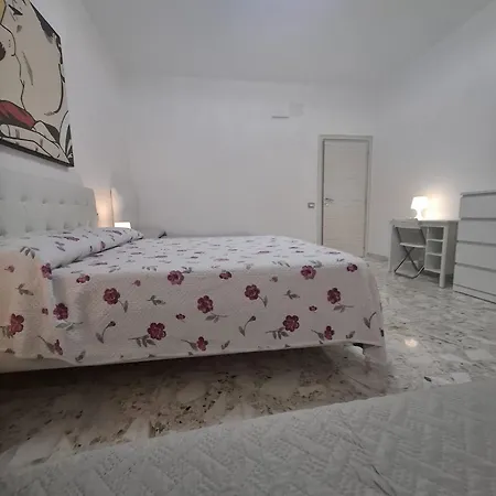 Gli Amici Della Puglia アパートホテル 4*