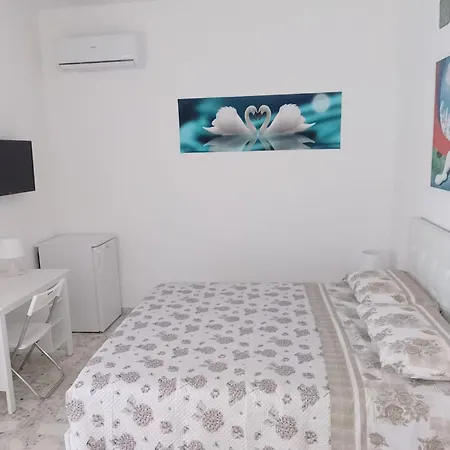 מלון דירות Gli Amici Della Puglia טאראנטו